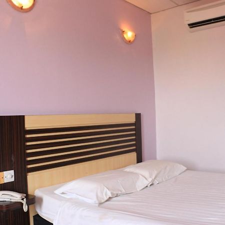 Hotel Lam Seng Pantai Remis Dış mekan fotoğraf